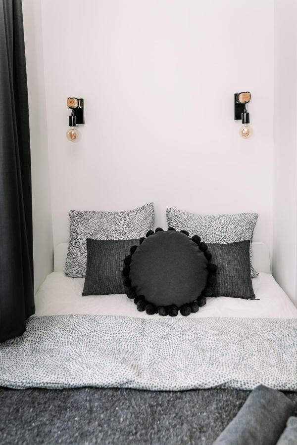 B15 - Wood&Black Apartman Győr Buitenkant foto